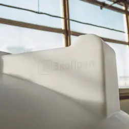 Емкость ЦКТ 5000 л с патрубком 90мм под плотность до 1,5 г/см3 белая в обрешетке с лестницей