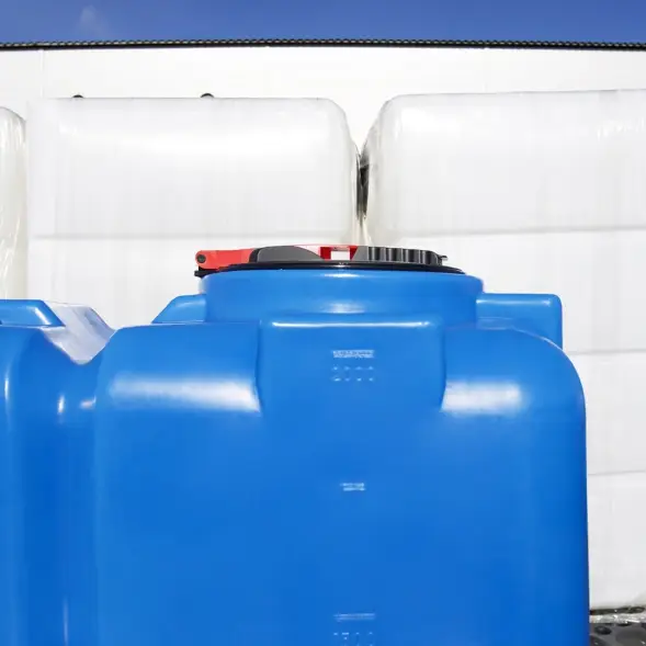 Емкость ST 2000л с патрубками 100мм под плотность до 1.5 г/см3 с откидной крышкой синяя