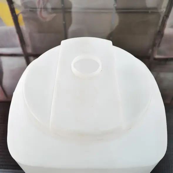 Емкость L 1000л OIL белая