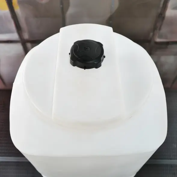 Емкость L 1000л OIL белая