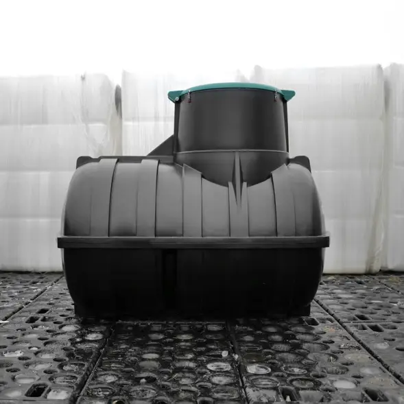 Емкость подземная U 3000 черный