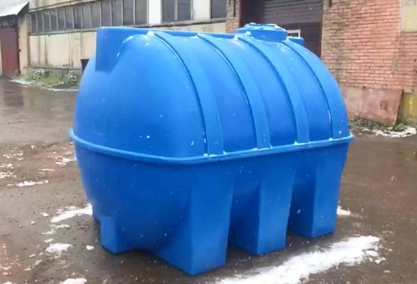 Емкость пластиковая горизонтальная для хранения воды и дизельного топлива, 5000 л, зеленый [TG5000S2]