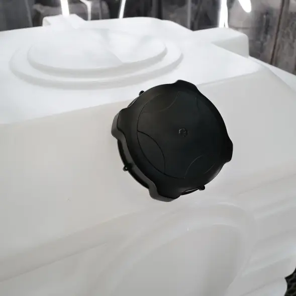 Емкость пластиковая универсальная с резьбовой крышкой для воды, топлива и пищевых продуктов, 600 л, белый [113.0600.001.0]