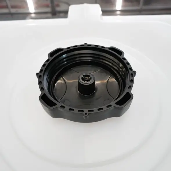 Емкость пластиковая универсальная с резьбовой крышкой для воды, топлива и пищевых продуктов, 600 л, белый [113.0600.001.0]