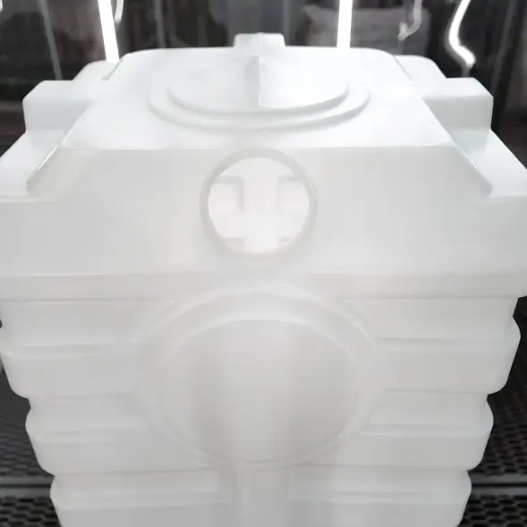 Емкость пластиковая универсальная с резьбовой крышкой для воды, топлива и пищевых продуктов, 600 л, белый [113.0600.001.0]