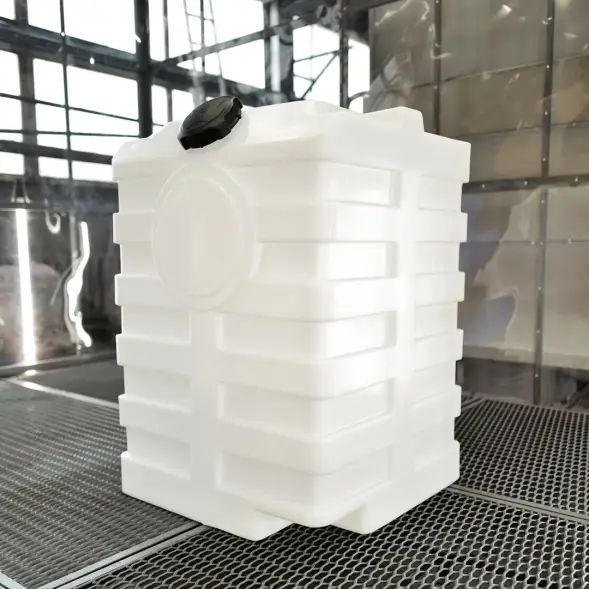 Емкость пластиковая универсальная с резьбовой крышкой для воды, топлива и пищевых продуктов, 600 л, белый [113.0600.001.0]