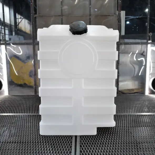 Емкость пластиковая универсальная с резьбовой крышкой для воды, топлива и пищевых продуктов, 600 л, белый [113.0600.001.0]