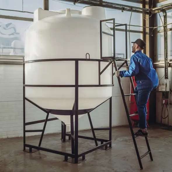 Емкость ЦКТ 5000 л с патрубком 90мм с фланцем белая в обрешетке