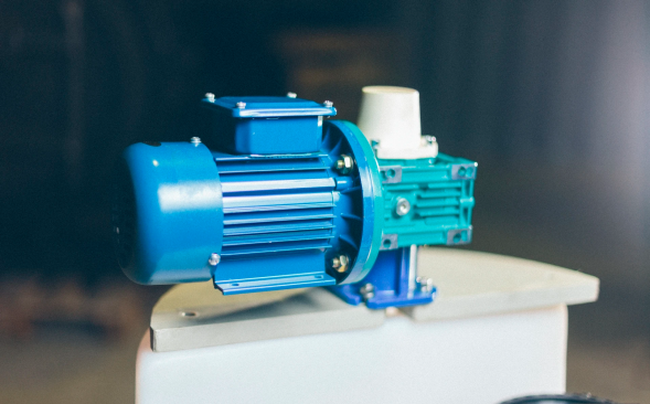 Емкость дозировочная 100 усиленная до 1.3 N белая с турбинной мешалкой