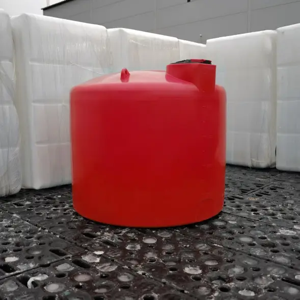 Емкость TRN 5000л КАС с откидной крышкой красная