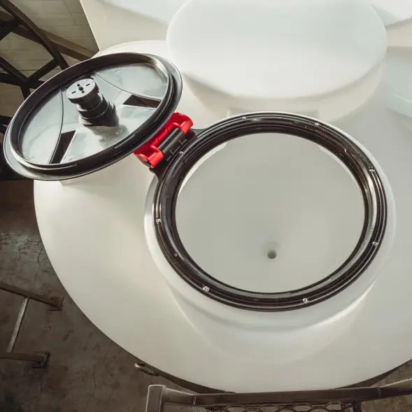 Емкость ЦКТ 3000 л с патрубком 160мм с фланцем под плотность до 1,5 г/см3 белая в обрешетке