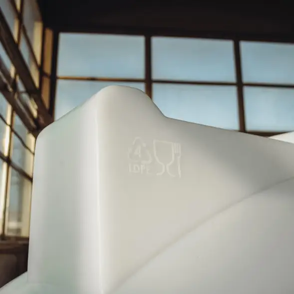 Емкость ЦКТ 3000 л с патрубком 90мм под плотность до 1,2 г/см3 белая в обрешетке с лестницей