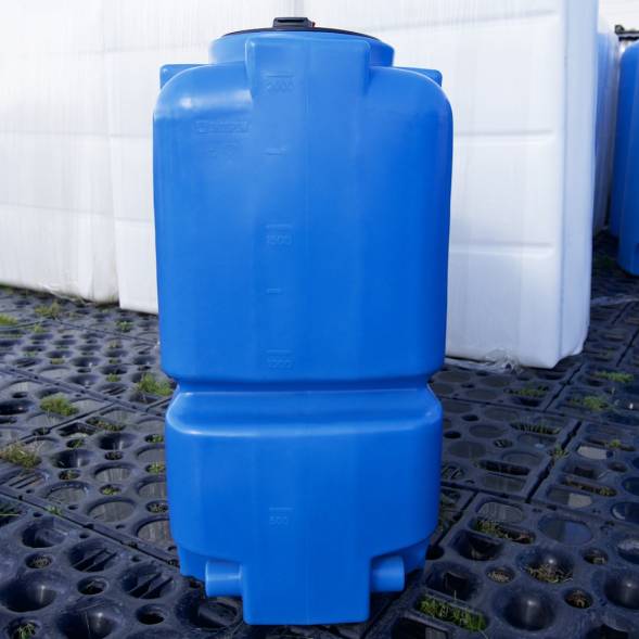 Емкость пластиковая для воды и дизельного топлива ST 2000 л с патрубками d100мм и резьбовой крышкой под плотность вещества до 1.0 г/см3, синий