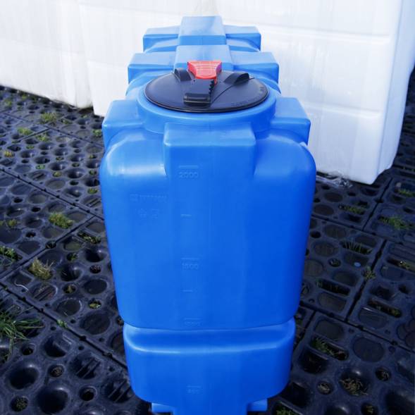 Емкость пластиковая для воды и дизельного топлива ST 2000 л с патрубками d100мм и резьбовой крышкой под плотность вещества до 1.0 г/см3, синий