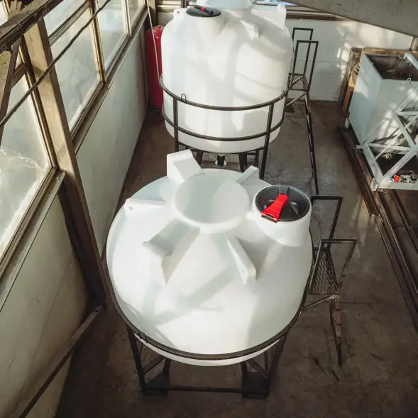 Емкость ЦКТ 3000 л с патрубком 90мм с фланцем под плотность до 1,5 г/см3 белая в обрешетке