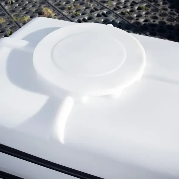 Емкость K 3000л под плотность до 1.2 г/см3 белая в обрешетке