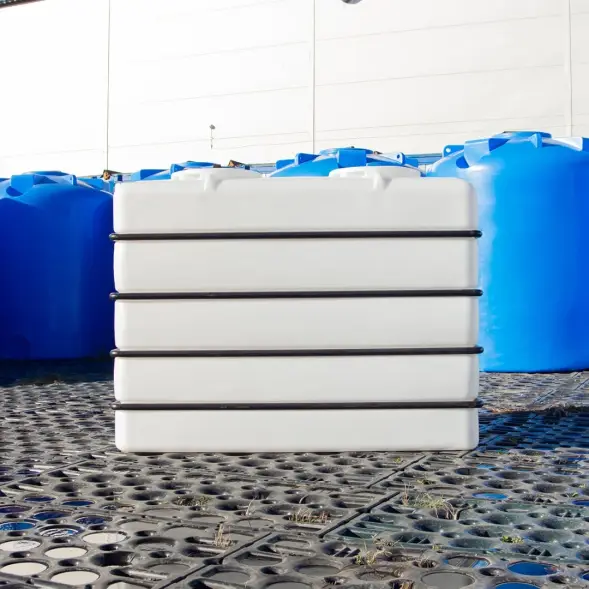 Емкость K 3000л под плотность до 1.2 г/см3 белая в обрешетке