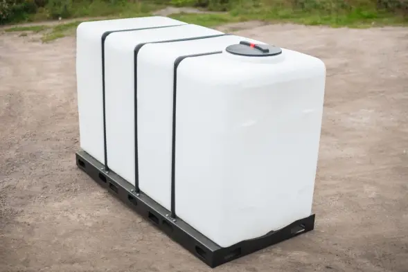 Емкость KR 4000л белая в обрешетке (полный слив)