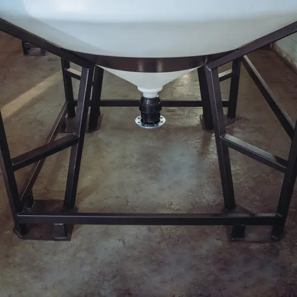 Емкость ЦКТ 5000 л с патрубком 160мм с фланцем под плотность до 1,5 г/см3 белая в обрешетке