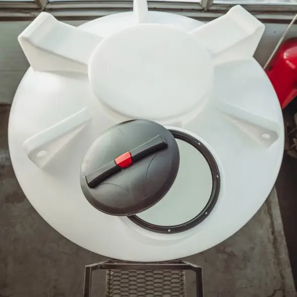 Емкость ЦКТ 5000 л с патрубком 160мм с фланцем под плотность до 1,5 г/см3 белая в обрешетке