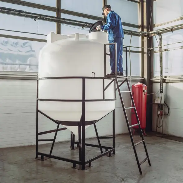 Емкость ЦКТ 5000 л с патрубком 160мм с фланцем под плотность до 1,5 г/см3 белая в обрешетке