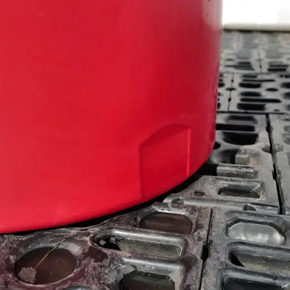 Емкость TOR 2000л КАС с откидной крышкой красная